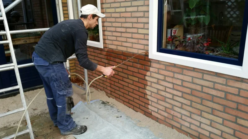 Impregneren van een bakstenen gevel tegen vocht